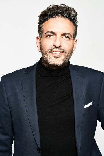 סגיב כהן בחליפה כהה